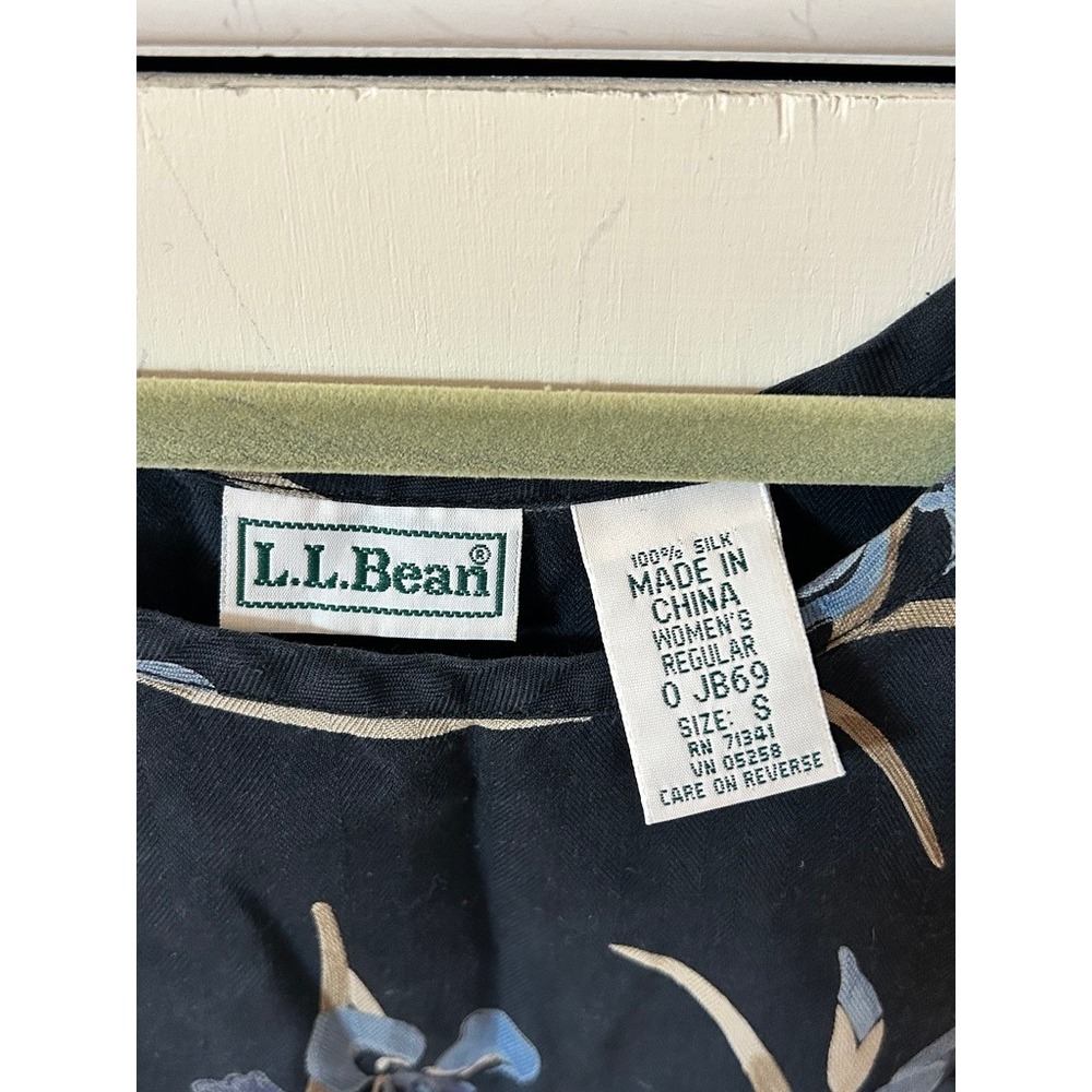 Vintage L.L. Bean Tank Top 100% Silk Navy Floral Sleeveless Shell Size Small - Picture 2 of 5